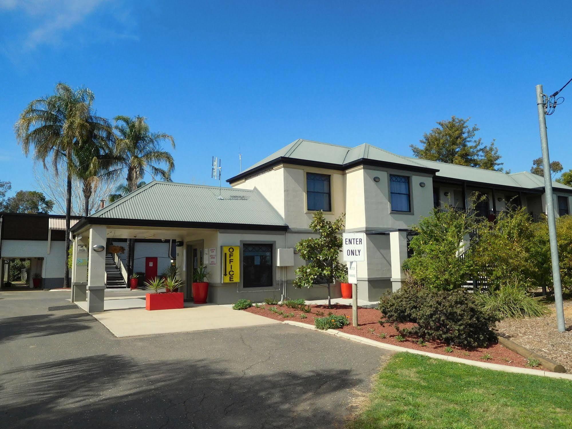 Narrabri Motel And Caravan Park Exterior photo