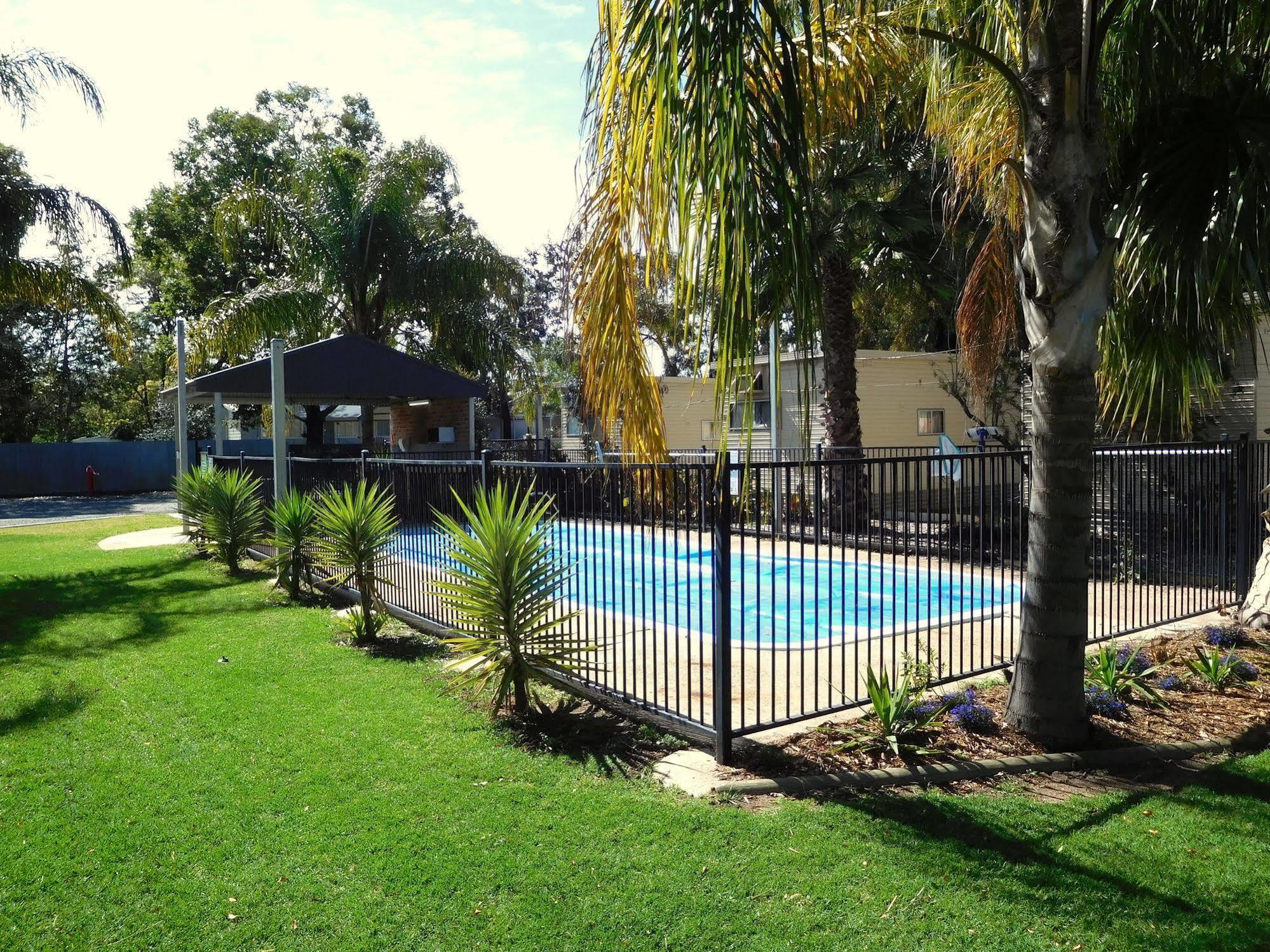Narrabri Motel And Caravan Park Exterior photo